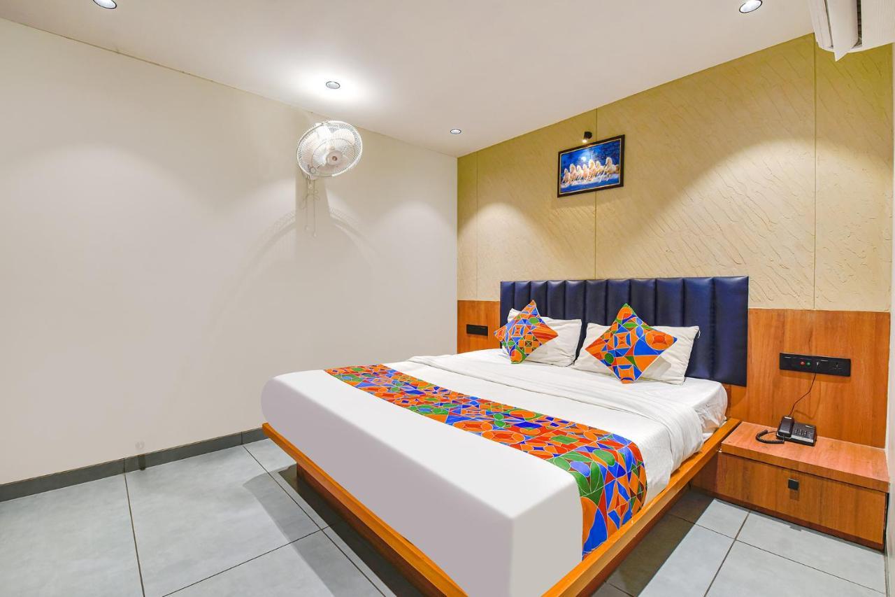 Fabhotel Udhna Inn, Near Udhna Junction Surat Exteriör bild